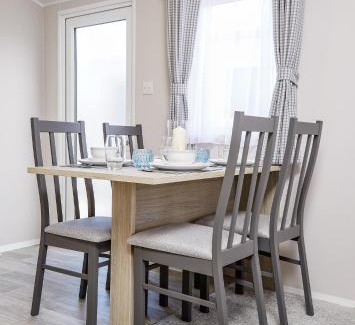 Irstead Casa | Bishy Barnabee, Waxham, nr Sea Palling, Dog friendly, Private path to the beach