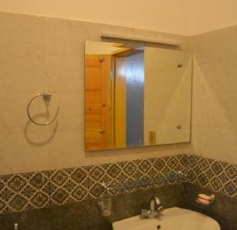 Khokhar Maira Apartamento | Bismillah Apartments, Kala Bagh by LMC