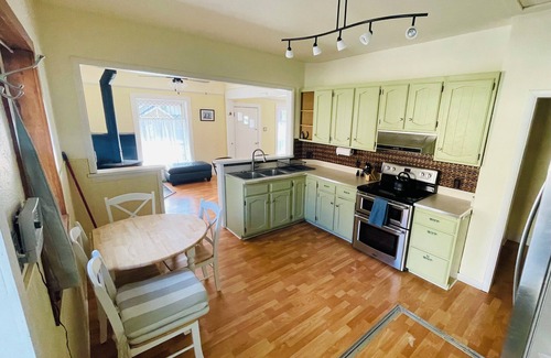 Gardiner Casa | Bison Bungalow: views of Yellowstone, 2-bedroom house & WiFi, Gardiner, MT
