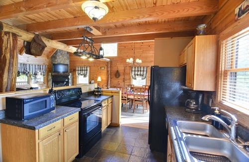 Clyde Cabina | Bison Overlook Lodge ... en un rancho Buffalo de 65 acres!