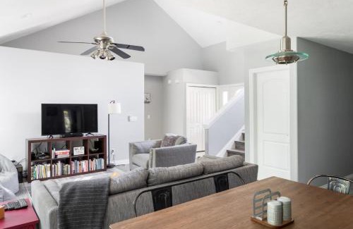 Williamsburg Casa | Bissell Creek Woodside Cottage