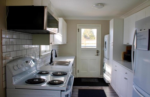 Historic Old Town Casa | Bissell's Hideaway in Heart of Old Town NOTL