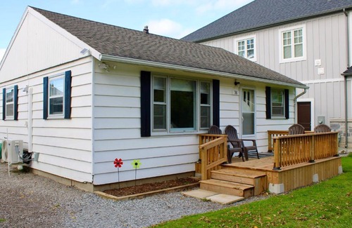 Historic Old Town Casa | Bissell's Hideaway in Heart of Old Town NOTL