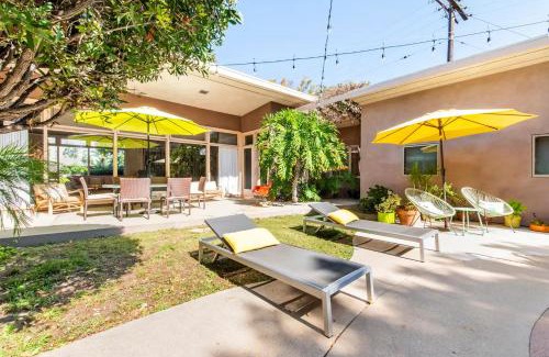 Bixby Knolls Casa | Bixby Beauty 50s Mod Long Beach