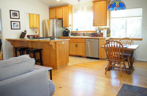 Columbia Casa | Bixel Bungalow- Cottage in Gold Rush Columbia