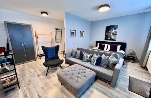 Banska Bystrica Apartamento | BL - The Executive Suite, Boru - 24hr Self Check-in, Free Private Parking, Balcony with Mountain View, 5 minute walk to City Center