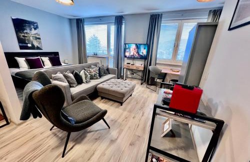Banska Bystrica Apartamento | BL - The Executive Suite, Boru - 24hr Self Check-in, Free Private Parking, Balcony with Mountain View, 5 minute walk to City Center