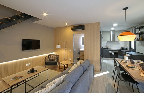 Collblanc y La Torrassa Casa | Black House. Con piscina. BCN . Estadio FCB y Fira