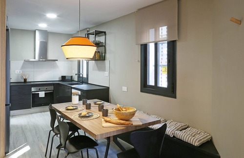 Collblanc y La Torrassa Casa | Black House. Con piscina. BCN . Estadio FCB y Fira