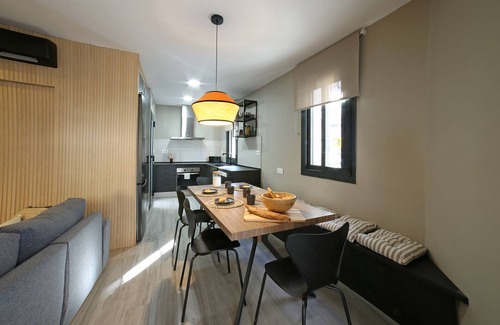 Collblanc y La Torrassa Casa | Black House. Con piscina. BCN . Estadio FCB y Fira