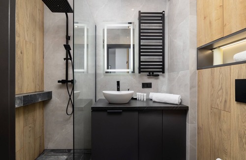 Grzegorzki Apartamento | Black and Grey Apartment by Renters