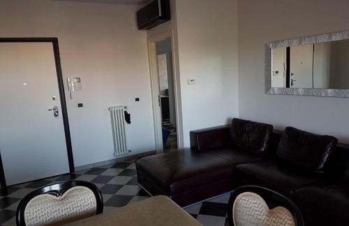 Granarolo dell'Emilia Apartamento | Black and white Apartment