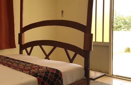 Toubab Dialao Hotel | Black And White Hôtel