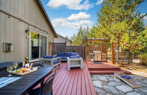 Oregon Water Wonderland Casa | Black Bear Cabin by AvantStay Modern Bend Escape Mt. Bachelor Ski Cabin