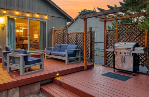 Oregon Water Wonderland Casa | Black Bear Cabin by AvantStay Modern Bend Escape Mt. Bachelor Ski Cabin