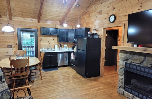 Hico Cabina | Black Bear Cabin, private and secluded!
