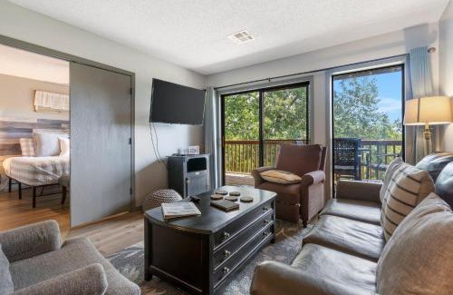 Notch Estates Casa | Black Bear Lodge - 1 Mile from Silver Dollar City