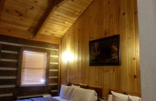 Slade Hotel | Black Bear Lodge Motel