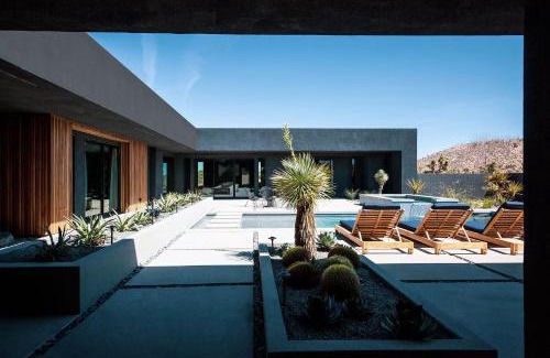 Yucca Valley Casa | Black C House Modern w pool spa