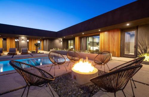 Yucca Valley Casa | Black C House Modern w pool spa