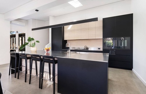 Burradoo Casa | Black Cockatoo, Burradoo
