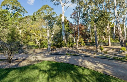 Burradoo Casa | Black Cockatoo, Burradoo