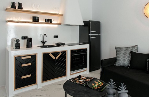Milopotas Villa | Black Concept Maisonette Naxos