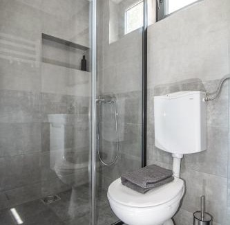 Vrdnik Casa | Black Emerald - Vrdnik