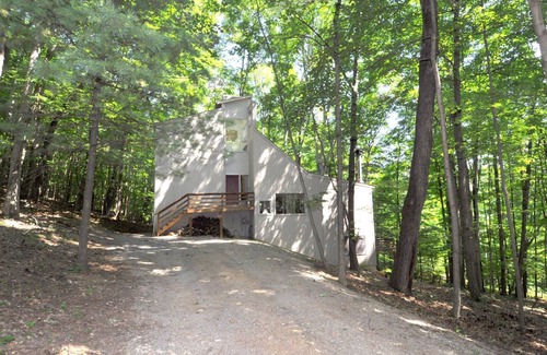 Berkeley Springs Cabina | Black Forest - 5 Bedroom Escape