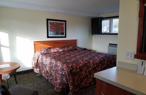 Wisconsin Dells Hotel | Black Hawk Motel & Suites