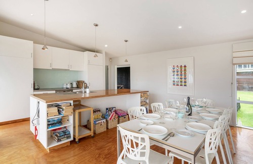 Kuaotunu Casa | Black House Lookout - Kuaotunu Holiday Home