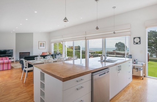 Kuaotunu Casa | Black House Lookout - Kuaotunu Holiday Home
