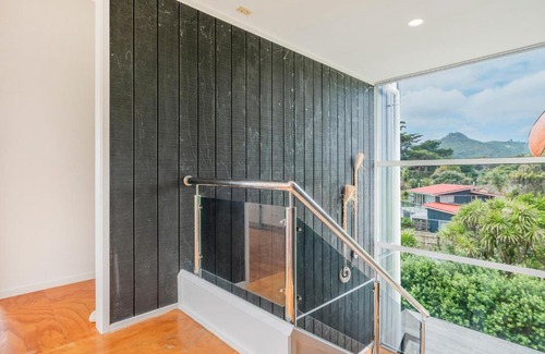 Kuaotunu Casa | Black House Lookout - Kuaotunu Holiday Home