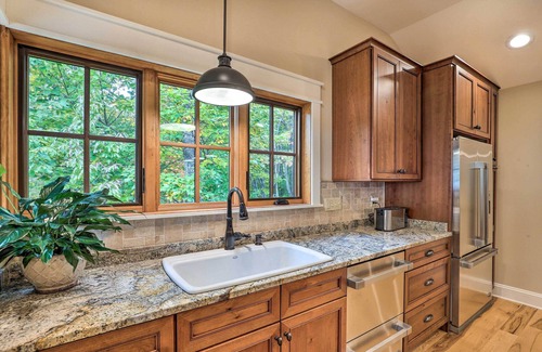 Laurel Ridge Casa | Black Mountain Lodge: Stunning Mountain Lodge near Asheville--with Breathtaking Views!