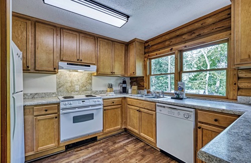 Highlands Hills Casa | Black Pines - Mountain Escape Minutes from Downtown Highlands