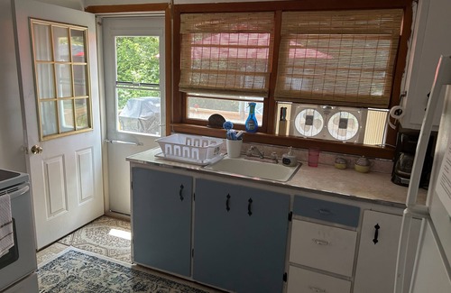 Niantic Cabaña | Black Point Beach Cottage, Walk to Beach, Relaxing, Family Friendly, Safe!