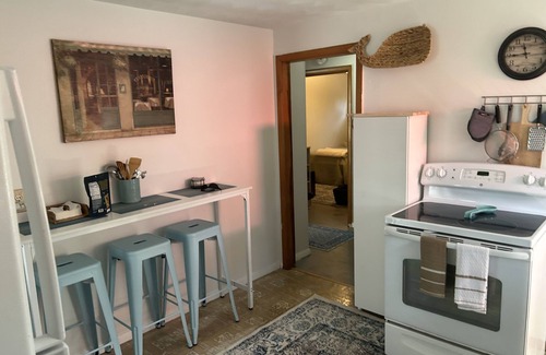 Niantic Cabaña | Black Point Beach Cottage, Walk to Beach, Relaxing, Family Friendly, Safe!