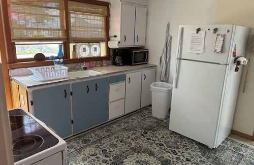 Niantic Cabaña | Black Point Beach Cottage, Walk to Beach, Relaxing, Family Friendly, Safe!