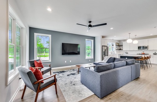 Zenda Casa | Black Point House, 4bd, Scenic Views, Deck, BBQ, Sleeps 10