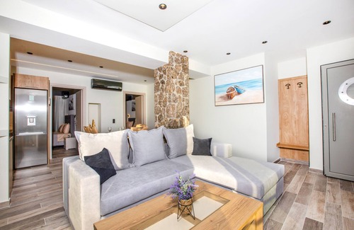 Agios Gordios Casa | Black Rocks Family, Luxury Seafront Beach Maisonette