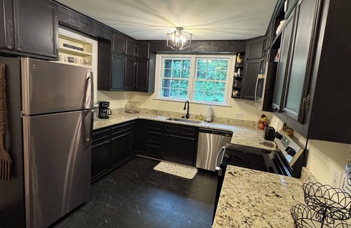 Winston - Salem Casa | Black Rose: A uniquely charming vintage 3 bedroom home