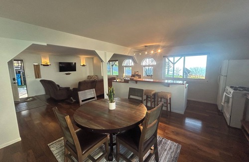 Shelter Cove Apartamento | Black Sands Escape- Ocean and Range Views- Comfort