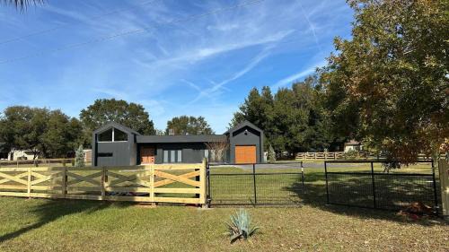 Clermont Casa | Black Sheep Hideaway Modern Countryside Serenity