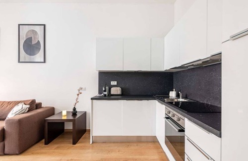 Prague 5 Apartamento | Black Swan Apartment - 50 Meters from Dancing House