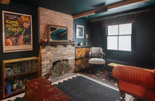 Lewes Casa | Black Tile Cottage