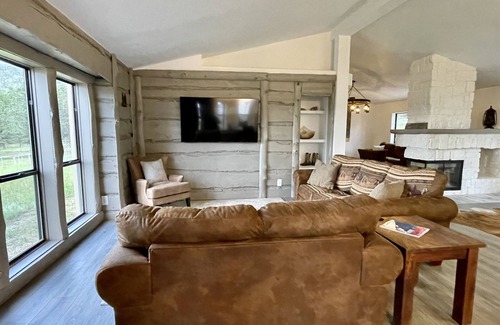 Lake George Casa | Black Tree Resort Ranch House