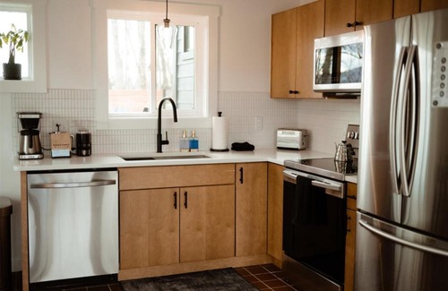 Luray Casa | Black Walnut Cabin
