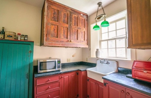 Milton Casa | Black Walnut Tree Farm: Farmhouse on 50 Acres