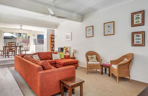Hyams Beach Casa | Black Wattle at Hyams Beach