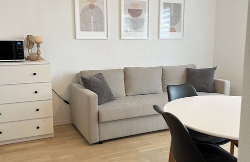 Oberuzwil Condominio | Black & White Apartment